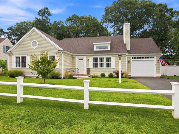 40 Settlers Ln, Barnstable, MA 02601