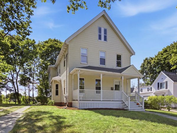 38 Highland St, Reading, MA 01867