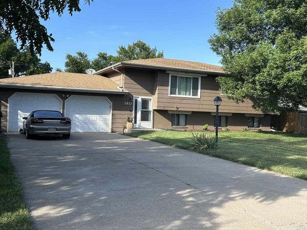 1417 Elm St., Dakota City, NE 68731