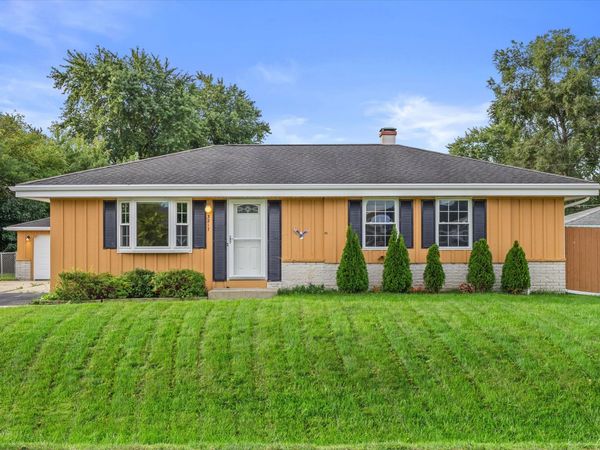 3217 Indian Trl, Caledonia, WI 53402