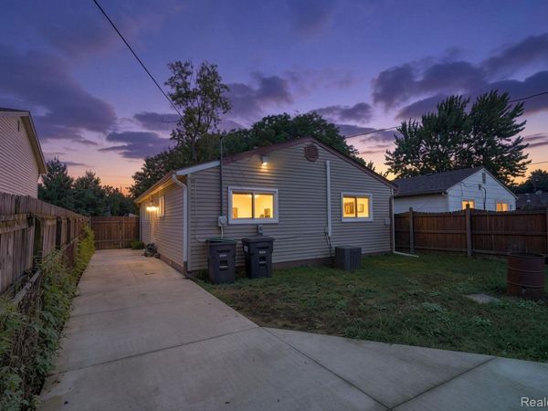 20365 Empire Street , Taylor, Mi 48180