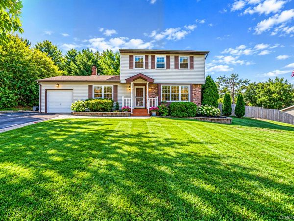 4 Rolling Hills Drive , Ridge, NY 11961