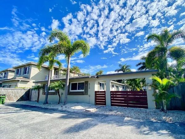 618 NE 20th Street, Unit 1, Wilton Manors, FL 33305