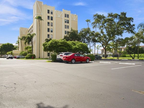 7290 Kinghurst Drive, Unit 403, Delray Beach, FL 33446