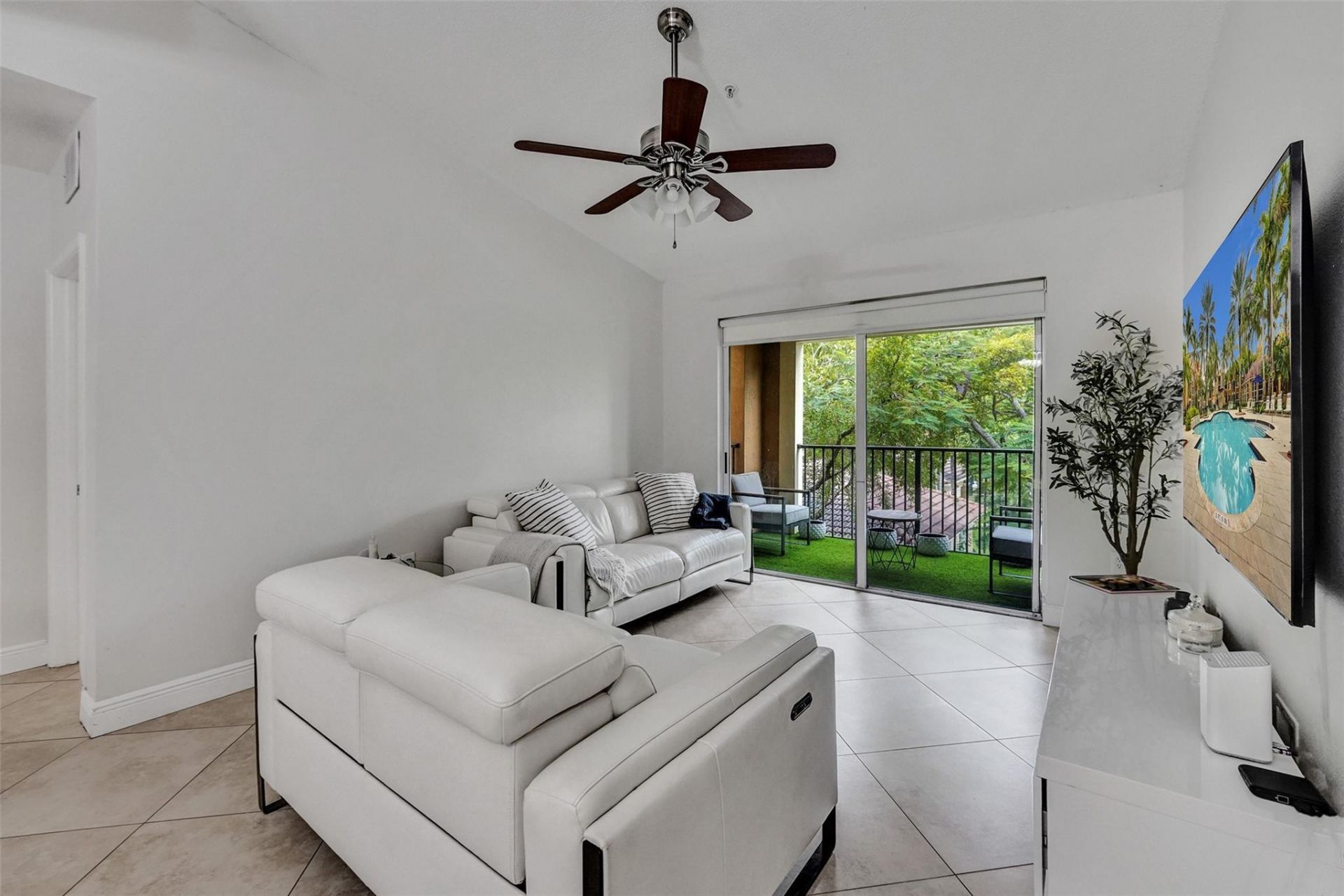 7940 N Nob Hill Road, Unit 304, Tamarac, FL 33321 Photo