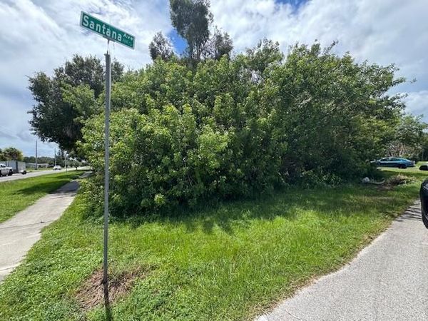 7701 Santana Avenue, Fort Pierce, FL 34951