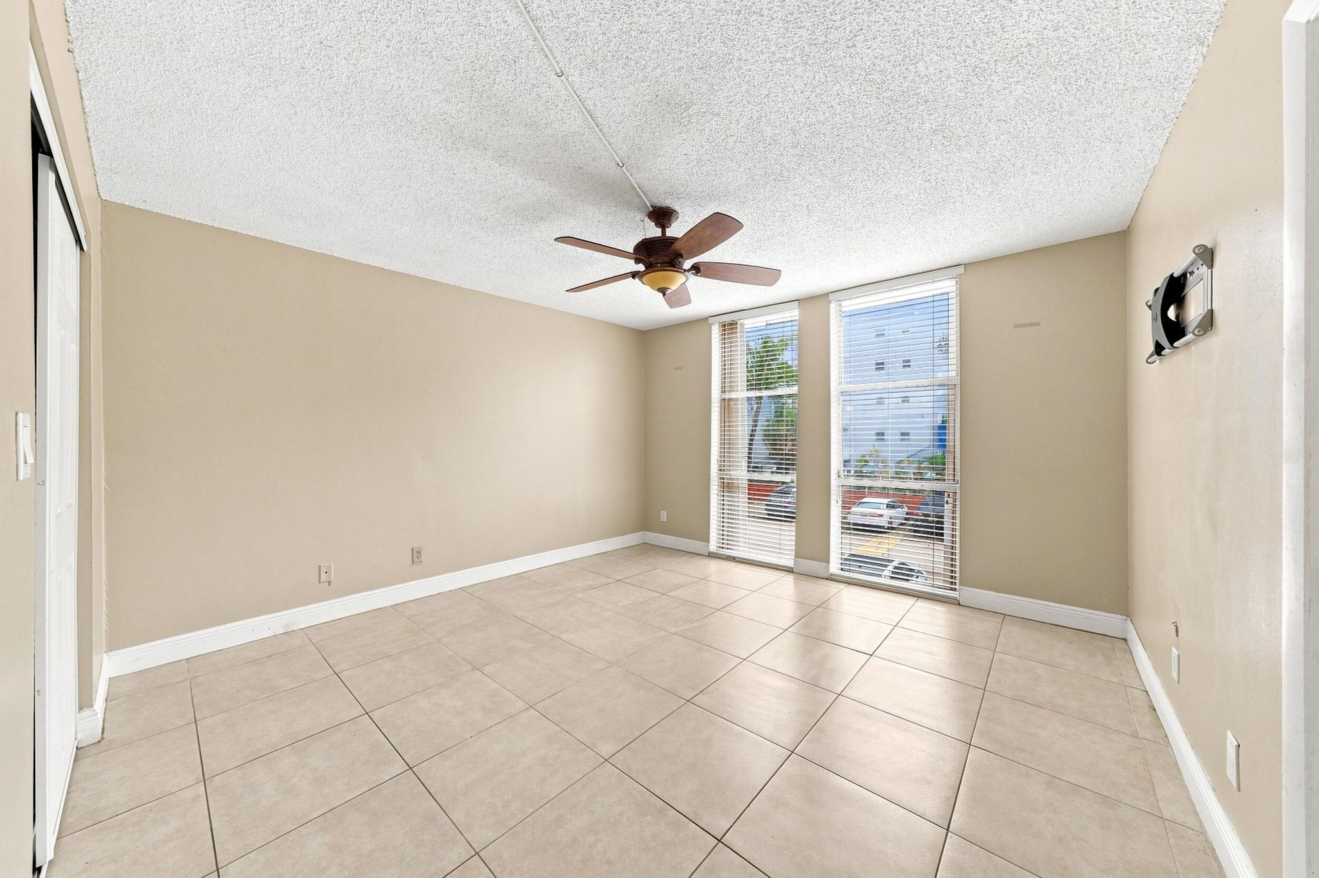 1750 W 46th Street, Unit 242, Hialeah, FL 33012 Photo