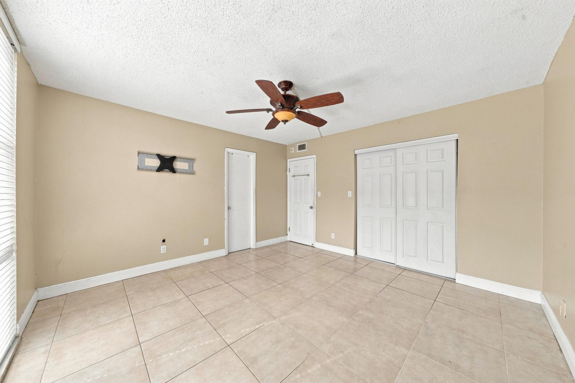 1750 W 46th Street, Unit 242, Hialeah, FL 33012 Photo