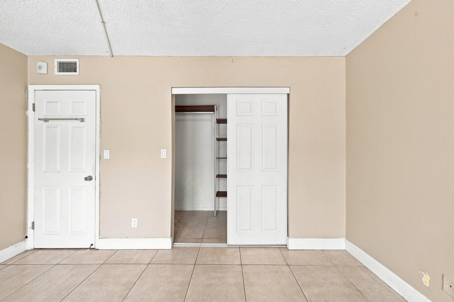 1750 W 46th Street, Unit 242, Hialeah, FL 33012 Photo