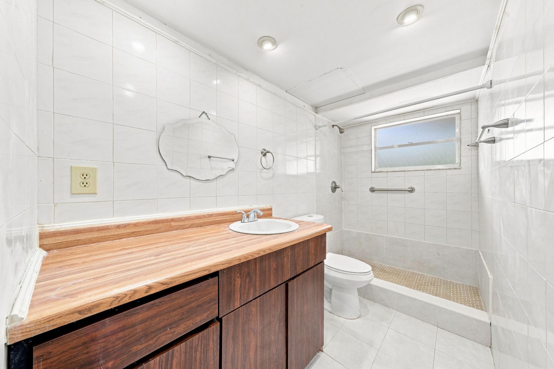 1750 W 46th Street, Unit 242, Hialeah, FL 33012 Photo