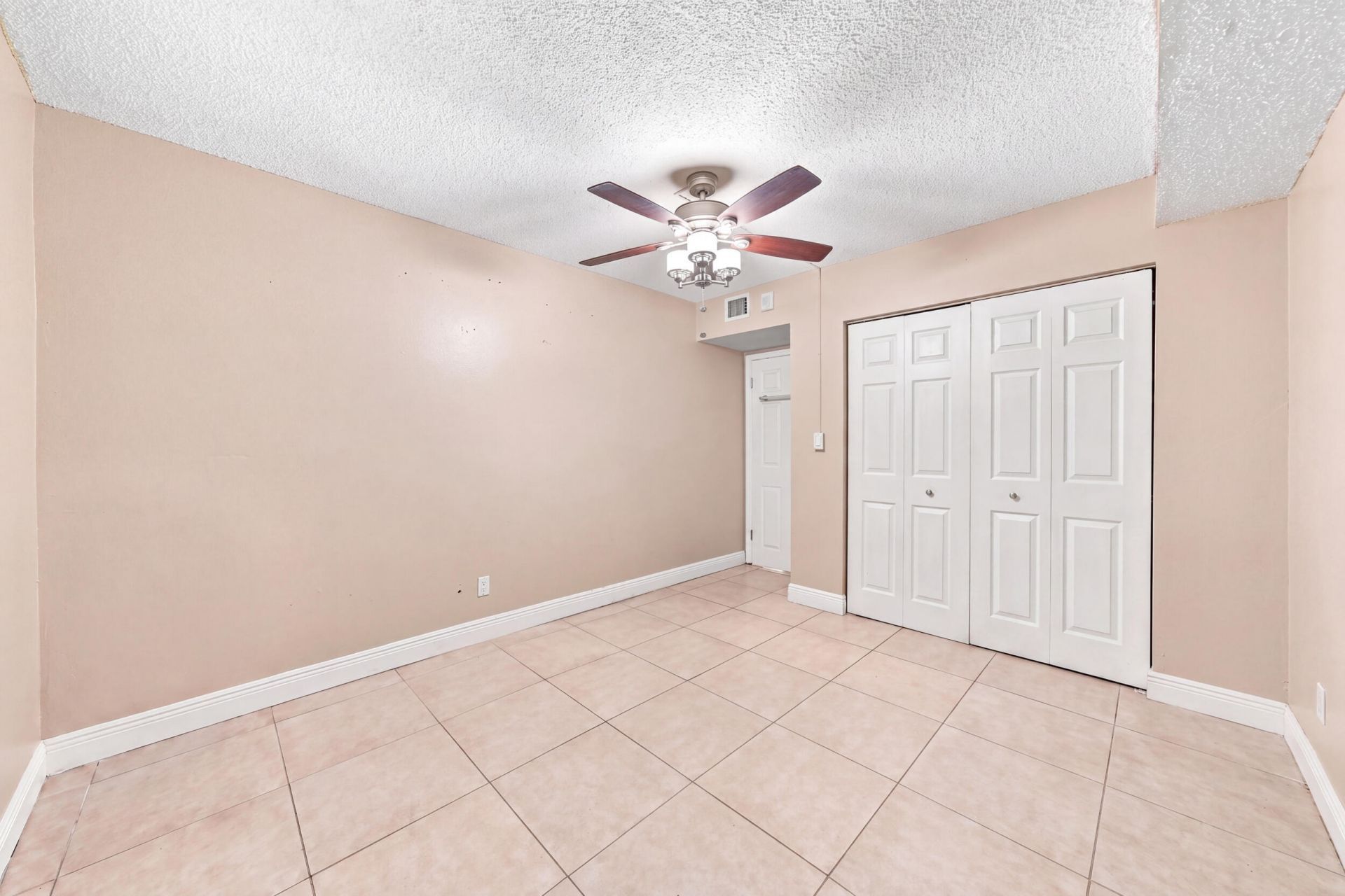 1750 W 46th Street, Unit 242, Hialeah, FL 33012 Photo