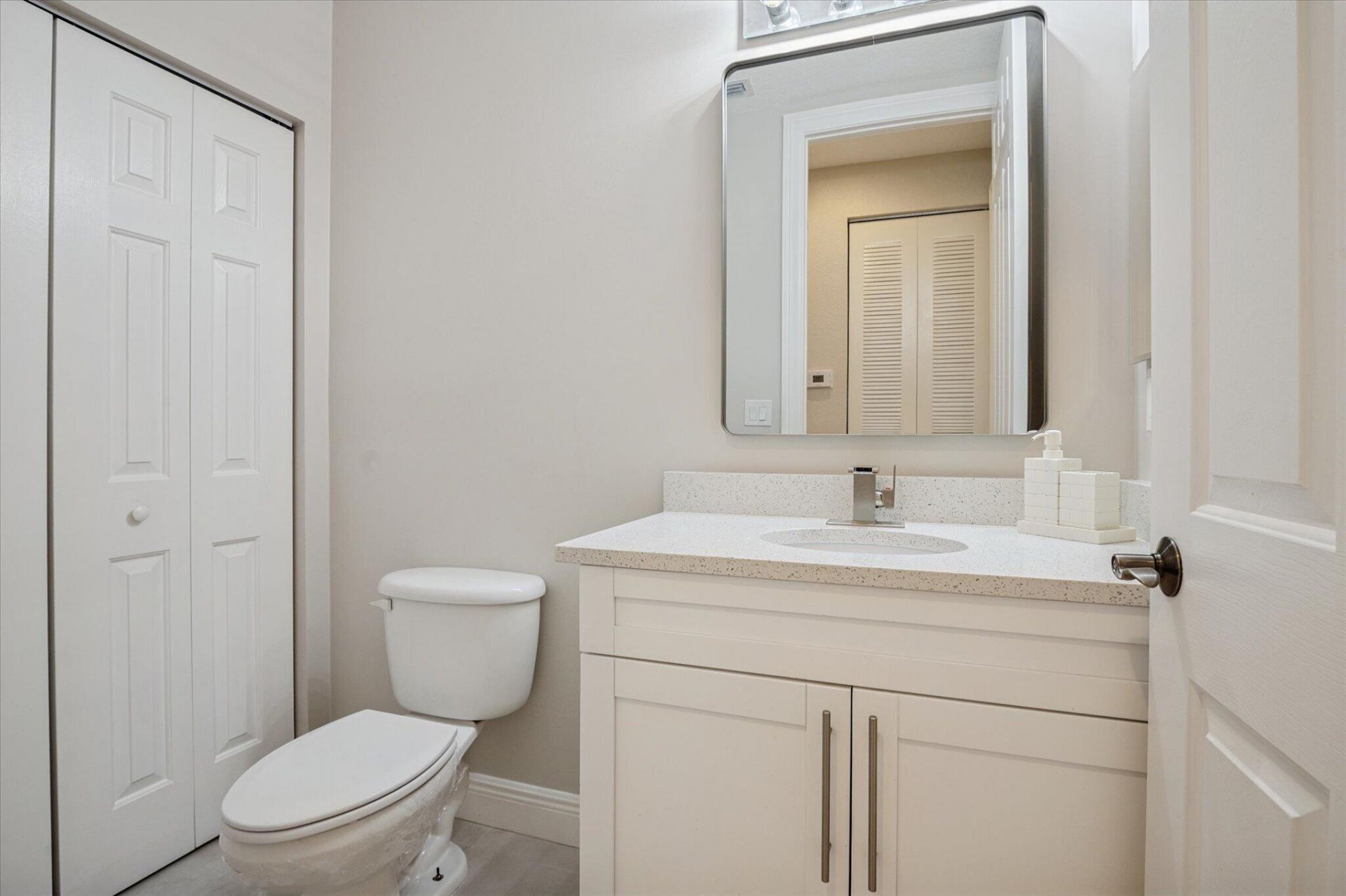 950 Marina Del Ray Lane, Unit 4, West Palm Beach, FL 33401 Photo