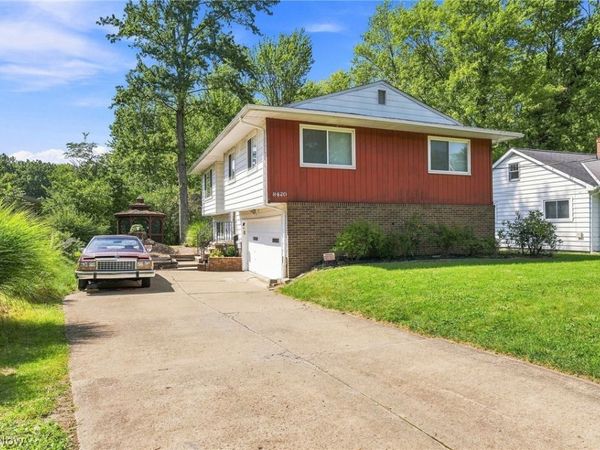 8420 Columbia Road , Olmsted Falls, OH 44138