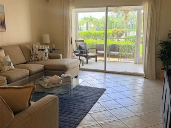 360 Horsecreek DR, Unit 106, NAPLES, FL 34110