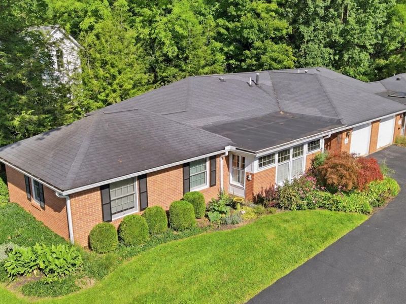 536 W Broadway, Granville, OH 43023 Photo 2