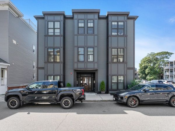 861 E 2nd St, Unit 3, Boston, MA 02127