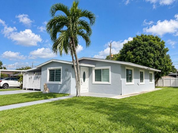 871 SE 4th Pl , Hialeah, FL 33010