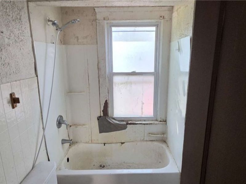 9110 Jeffries Avenue, Cleveland, OH 44105 Photo 10