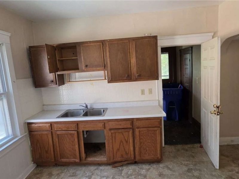 9110 Jeffries Avenue, Cleveland, OH 44105 Photo 16