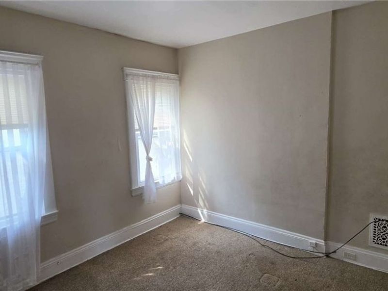 9110 Jeffries Avenue, Cleveland, OH 44105 Photo 17