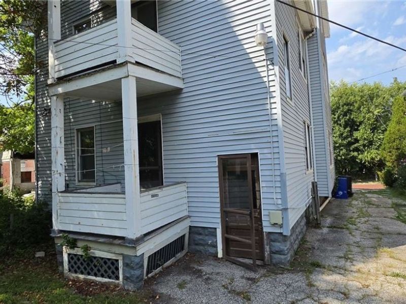 9110 Jeffries Avenue, Cleveland, OH 44105 Photo 3