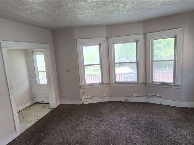 9110 Jeffries Avenue, Cleveland, OH 44105 Photo 4