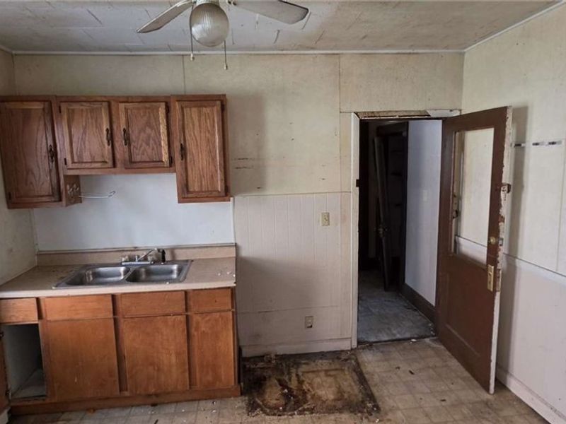 9110 Jeffries Avenue, Cleveland, OH 44105 Photo 7