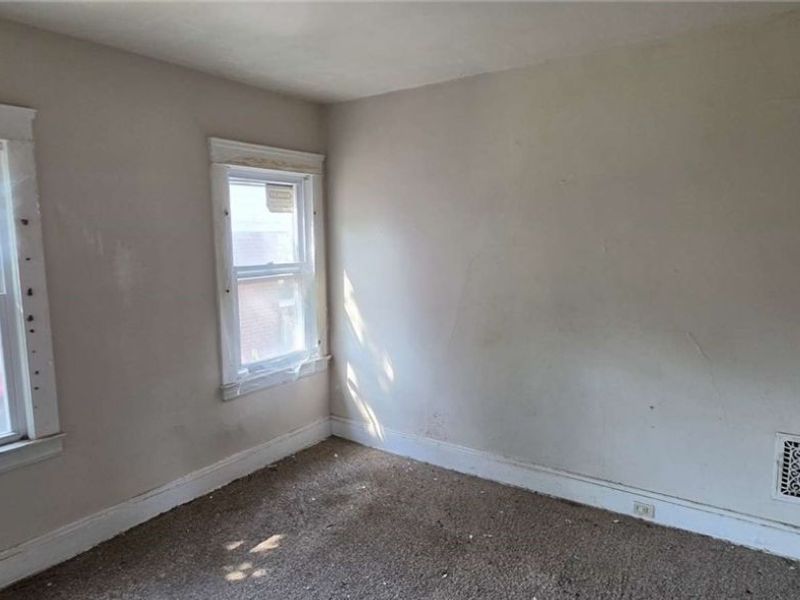 9110 Jeffries Avenue, Cleveland, OH 44105 Photo 8