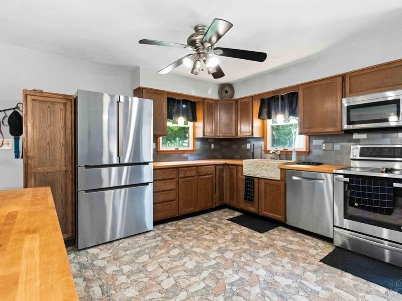 1084 Brown Road, Washington Township, OH 45177 Photo 9