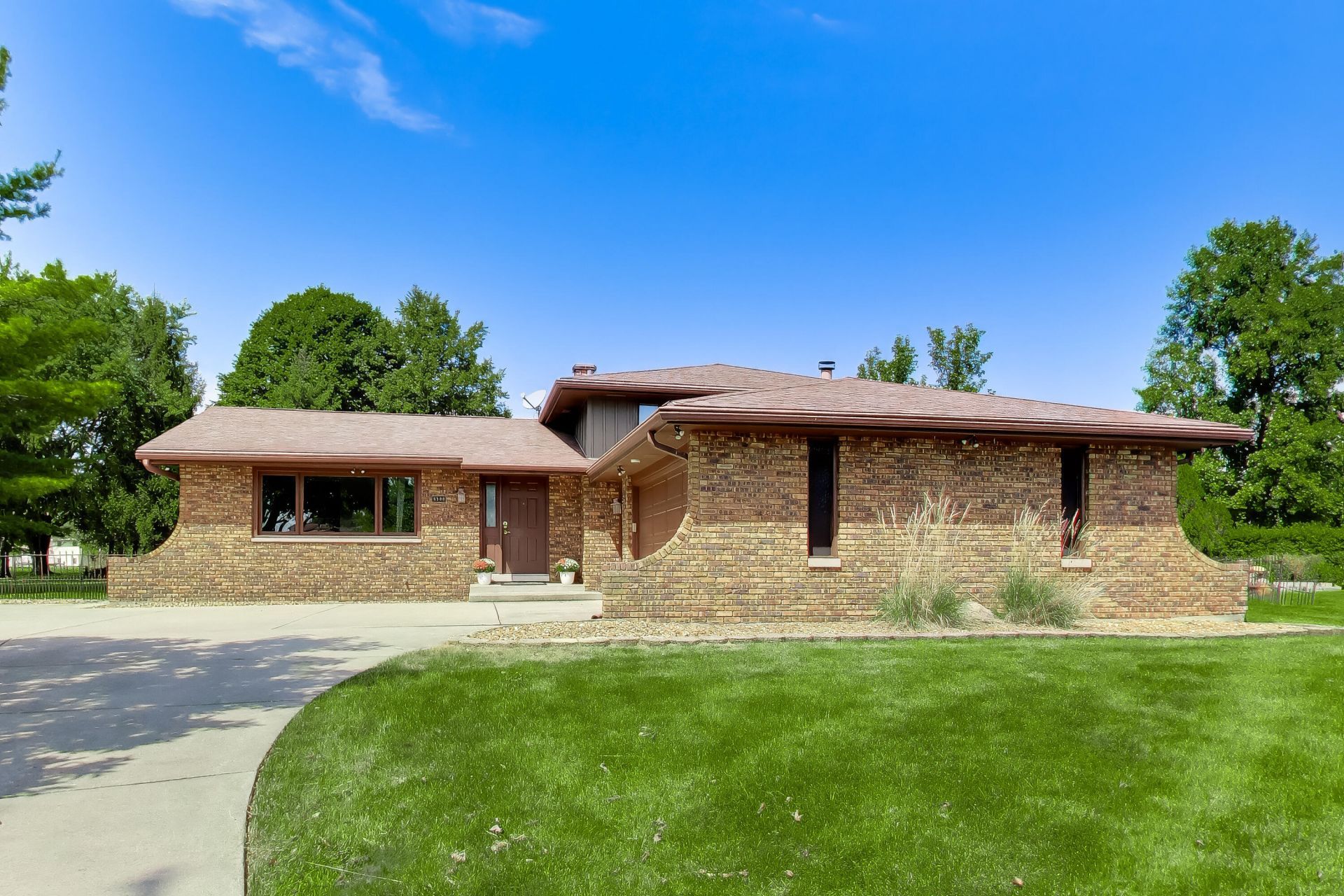 8900 Porter Court, Crown Point, IN 46307 Main Photo