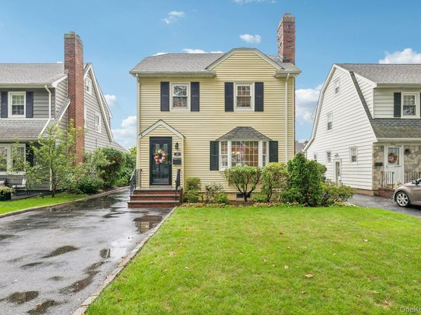 32 Cambridge Avenue , Garden City, NY 11530