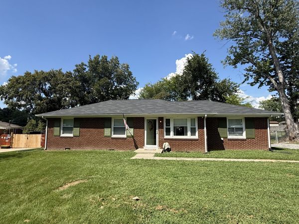 21 Concord Dr , Clarksville, TN 37042