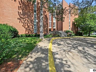 3702 Jackson Street, Unit 201, Omaha, NE 68105