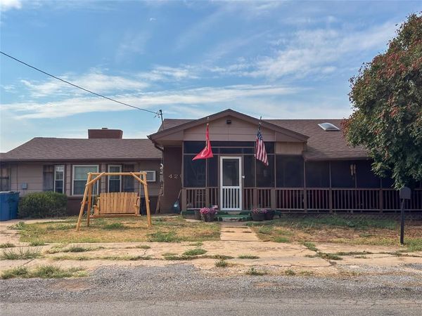420 W 8th Street, Cordell, OK 73632