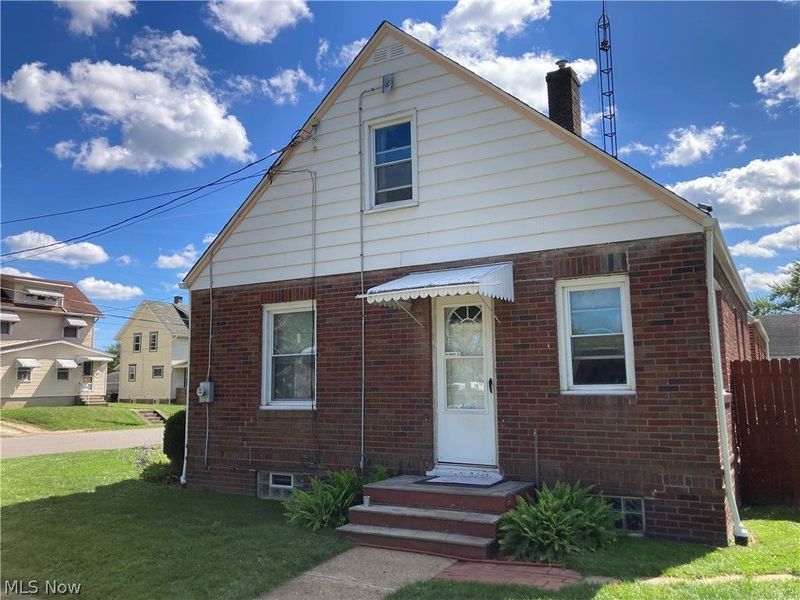 2833 Daleford Avenue NE, Canton, OH 44705 Photo 2