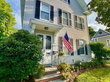 39 School St, Rockland, MA 02370