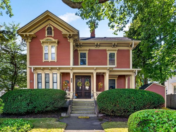 122 W Wyoming Ave, Unit C, Melrose, MA 02176