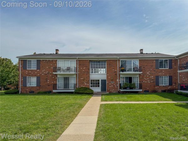 508 Fox Hills Drive N, Unit A7, Bloomfield Township, Mi 48304
