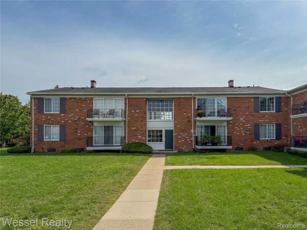 508 Fox Hills Drive N, Unit A7, Bloomfield Township, Mi 48304
