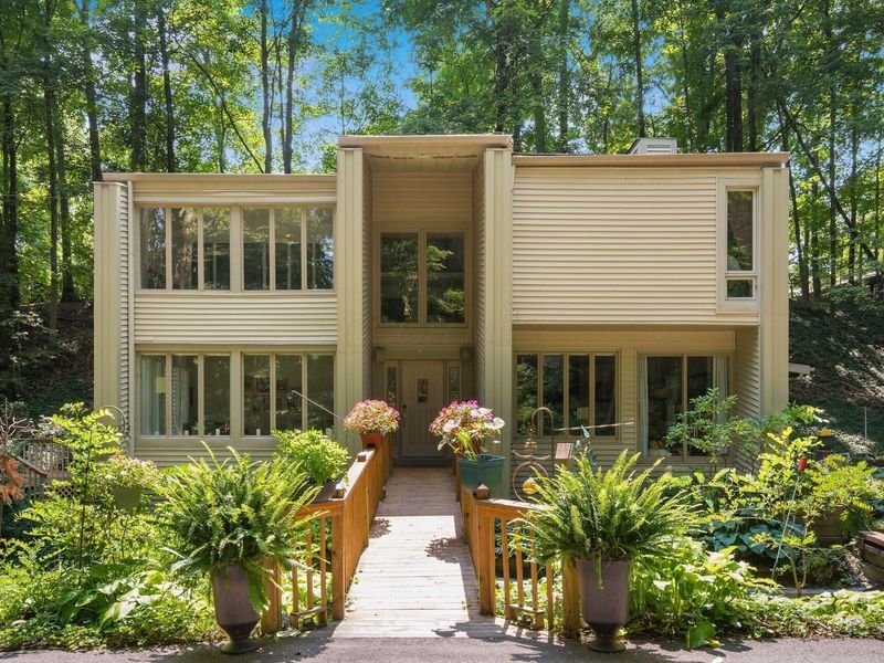 7957 Olentangy River Road, Columbus, OH 43235 Photo 2