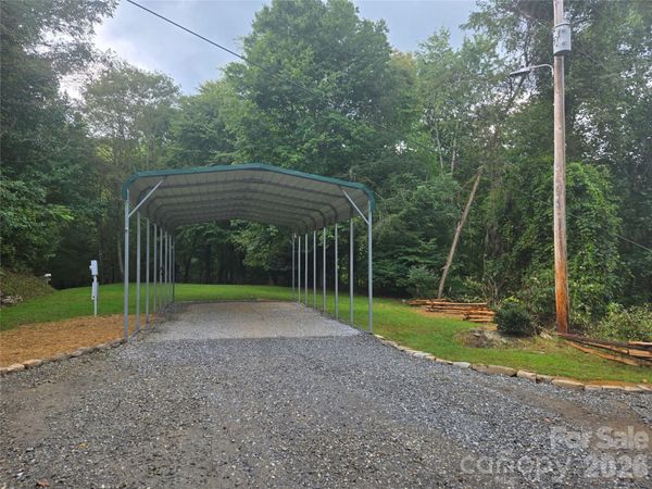 128 Triangle Road , Tuckasegee, NC 28783