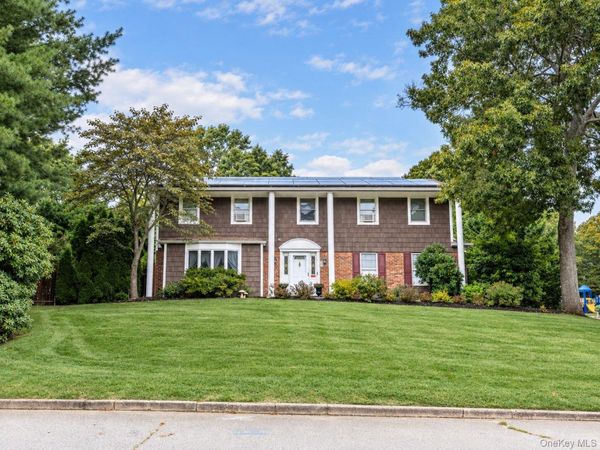 138 Main Avenue , Lake Grove, NY 11755