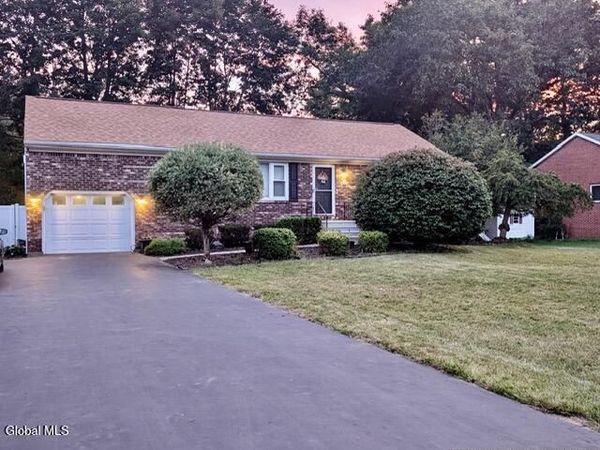 2 Janet Lane, Albany, NY 12203
