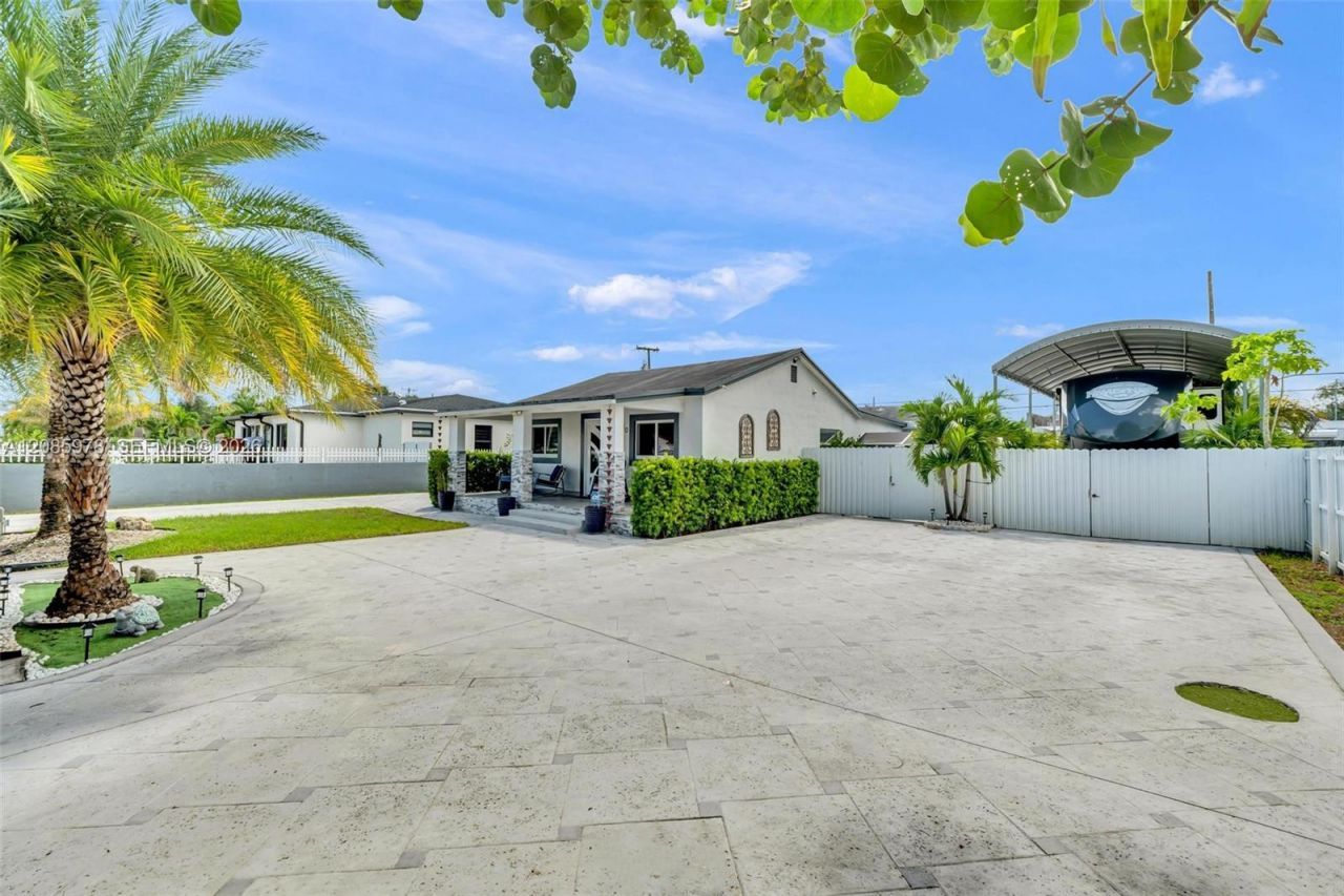 10140 NW 26th Ave, Miami, FL 33147 Photo