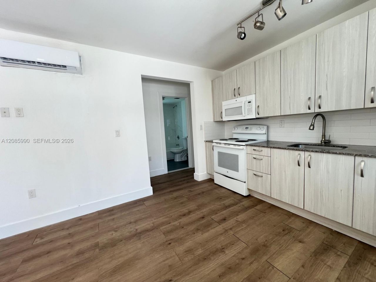 1550 NW 1st Ct, Unit 2, Miami, FL 33136 Photo