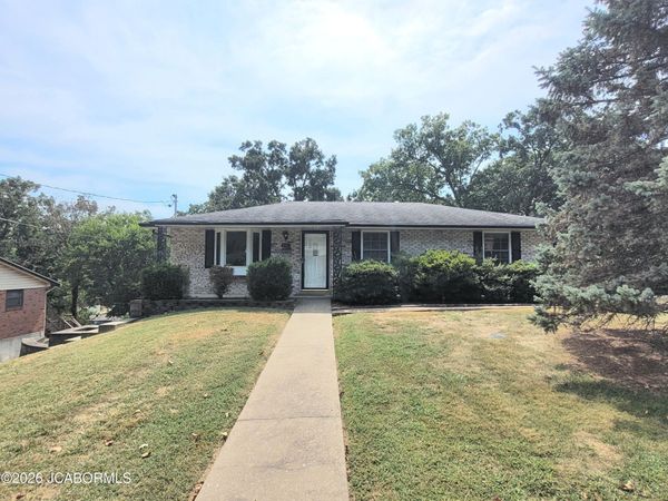 2111 MELODY DRIVE, Jefferson City, MO 65109