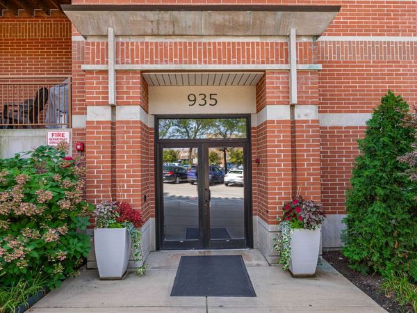935 Burlington Avenue , Unit 309, Downers Grove, IL 60515