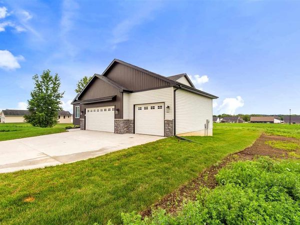 803 Irving Drive, Solon, IA 52333