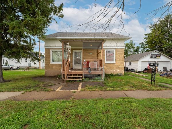 422 8th Street , Boone, IA 50036