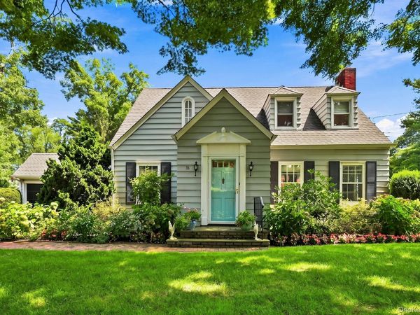 18 Matinecock Lane , Locust Valley, NY 11560